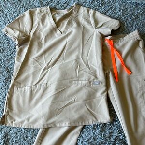 Figs scrub set 🌟 XS top, XS-P bottom